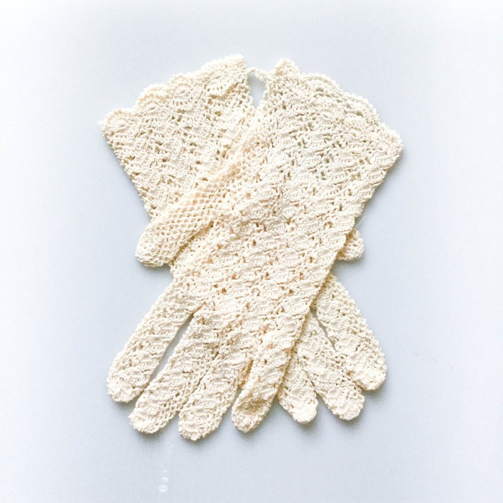 VINTAGE 1920s IVORY MESH Crochet Ladies Gloves